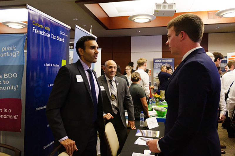 Fall career fair provides opportunities for students to network                       with employers 