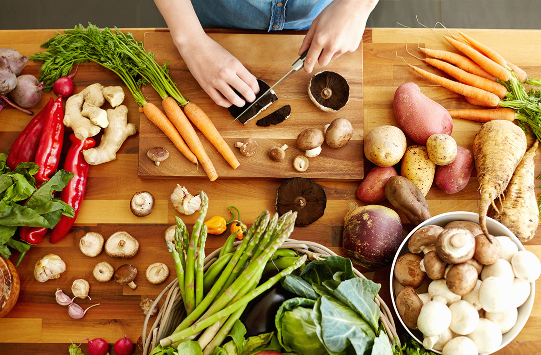 College students are not necessarily known for their good eating                       habits. Dr. Jan Edmisten, professor of kinesiology, would like that reputation                       to change.