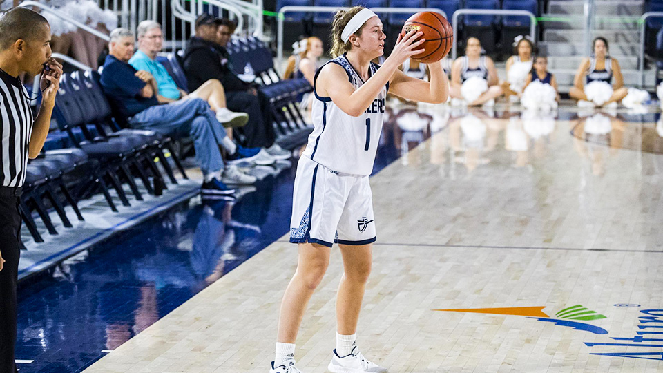 The women’s basketball team at California Baptist University 