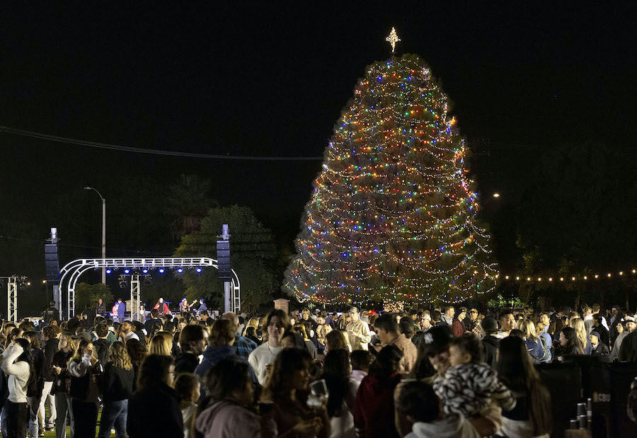 Merry and Bright event kicks off Christmas season