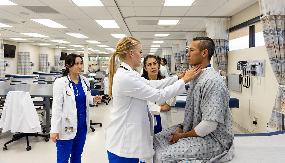 students in clinical lab