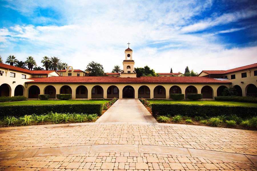 Photo of CBU building from the front lawn